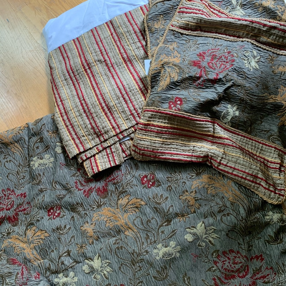 Bombay comforter set, towels, valances